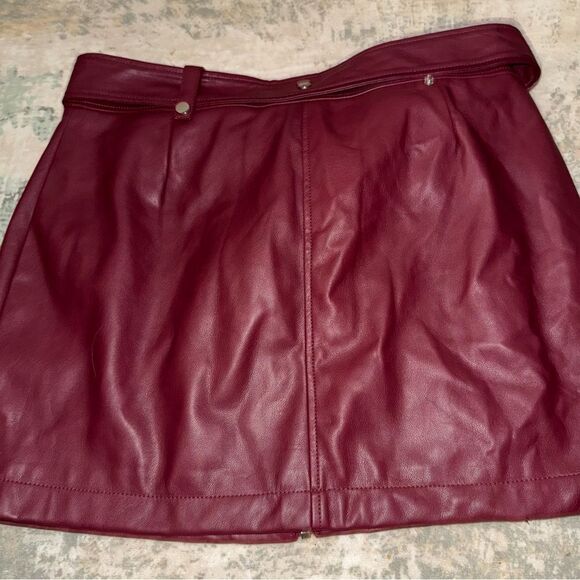 Avec Les Filles Red Mini Cargo Skirt - Picture 7 of 7